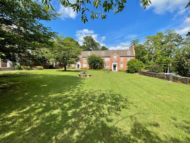 Courtyard - 2850 Fairway Dr