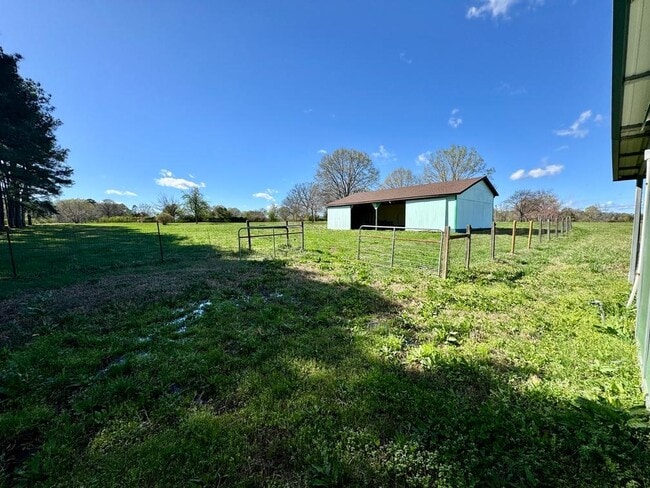 Building Photo - 1422 Old Peachland Rd