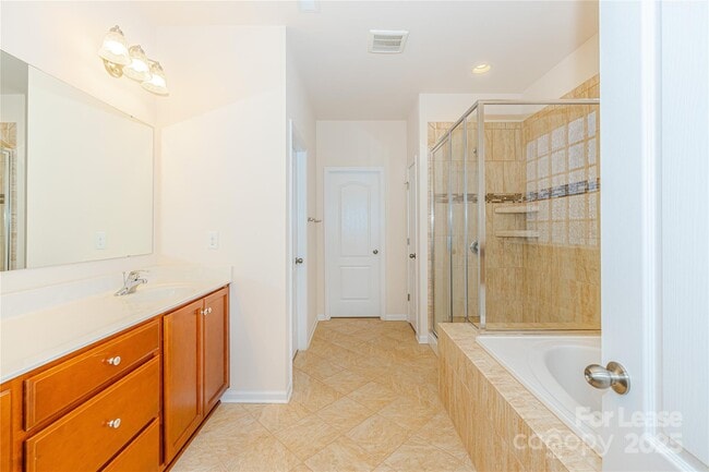 Building Photo - 2624 Snap Dragon Dr