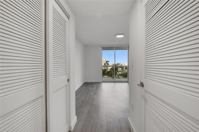 Building Photo - 1500 Bay Rd