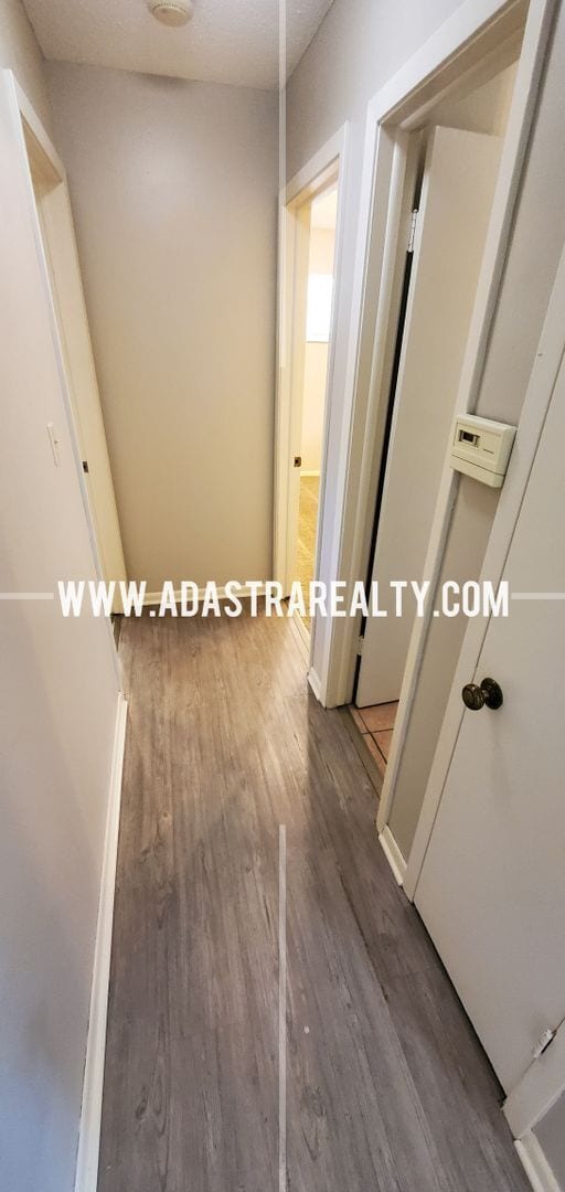 Building Photo - Spacious Shawnee Duplex-Available in SEPTE...