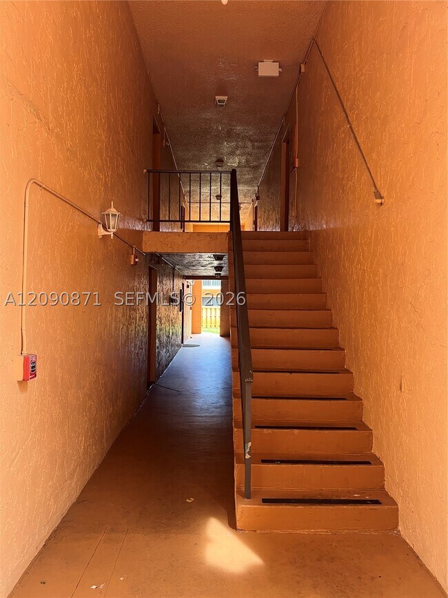 Building Photo - 7200 Fairway Dr