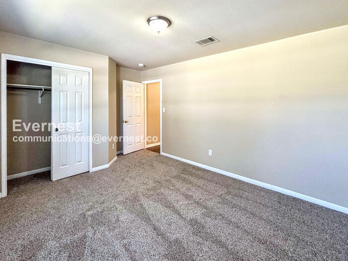 Building Photo - 1208 Willowbrook Dr