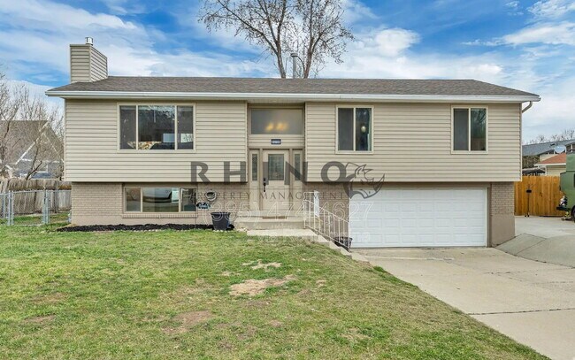 Building Photo - 9218 Laura Anne Wy.