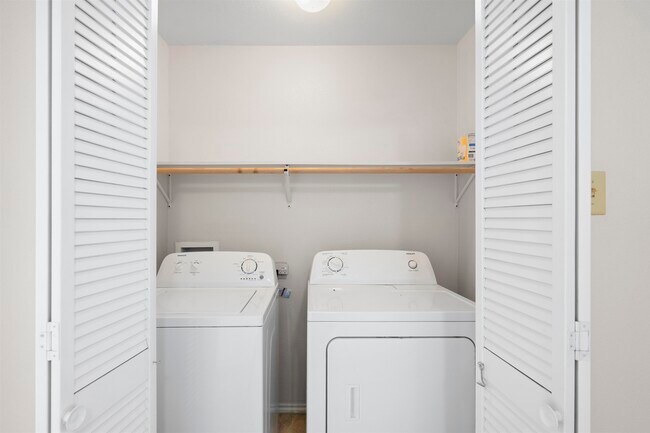 Building Photo - 100 Ramon Cardenas Dr