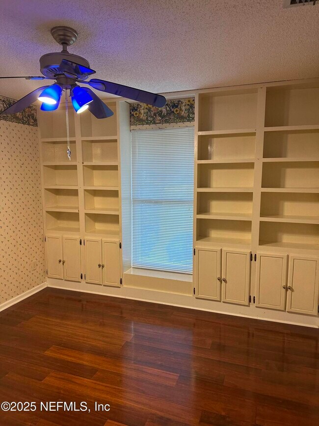 Building Photo - 6192 Duclay Forest Dr S