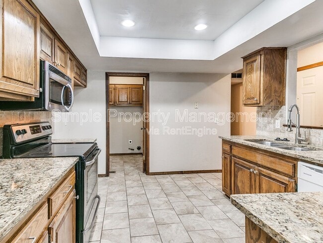 Building Photo - 3716 Summer Cloud Dr