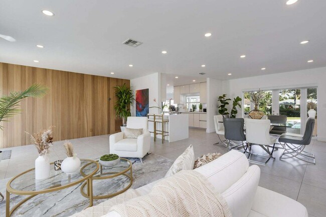 Building Photo - 1049 W Palmetto Park Rd