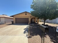 Building Photo - 3 Bedroom 2 Bathroom Home