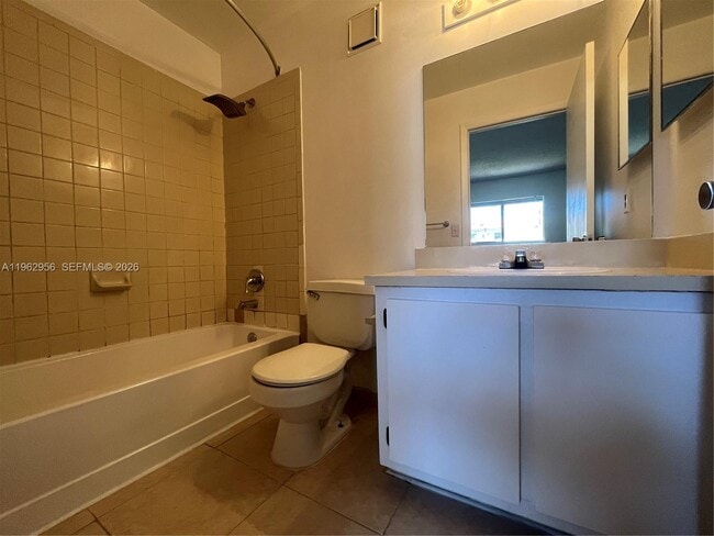 Building Photo - 407 Palm Cir E