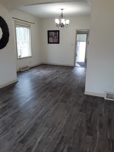 dining - 802 Cherry St