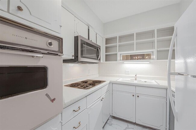 Building Photo - 2601 Bellefontaine St