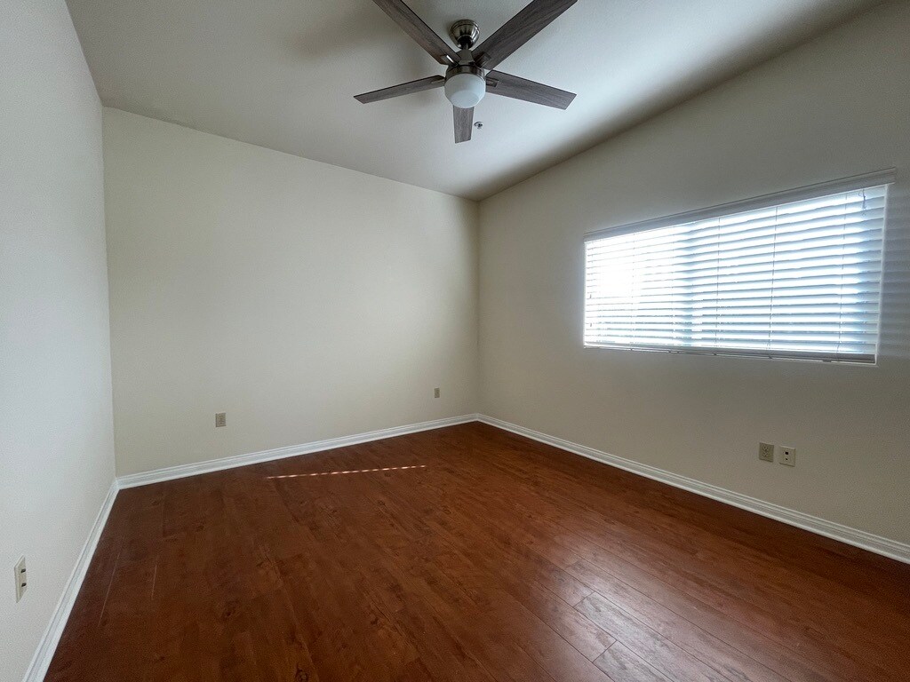 Building Photo - 15024 Magnolia Blvd