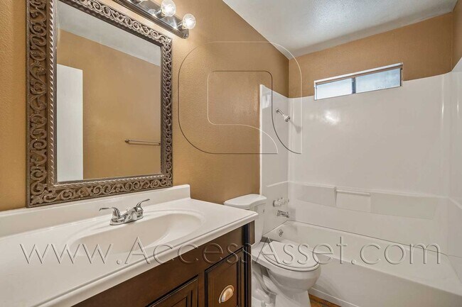 Building Photo - 52585 Avenida Velasco