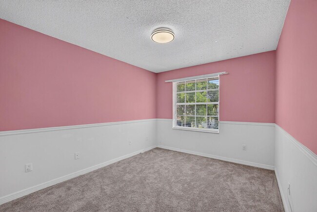 Building Photo - 1204 Oakwater Dr