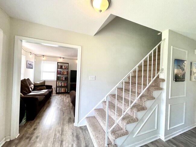 Building Photo - Rare, sought-after 5 bedroom home in Pembroke Meadows.