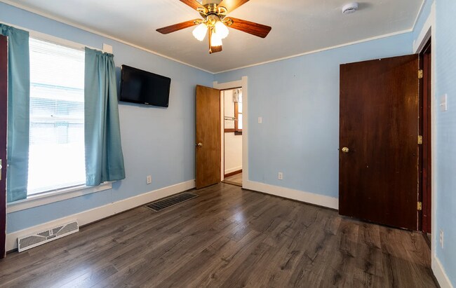 Building Photo - Large Beautiful Home