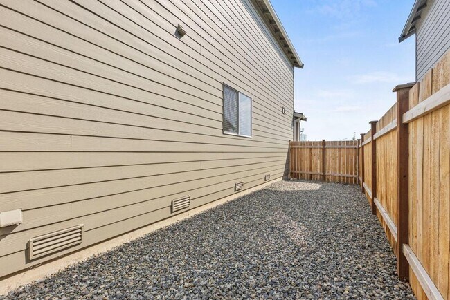 Building Photo - Modern Yelm Home Near JBLM | 3 Bed, 2.25 B...