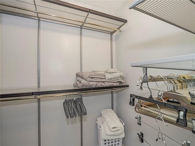 Building Photo - 5080 Fairways Cir