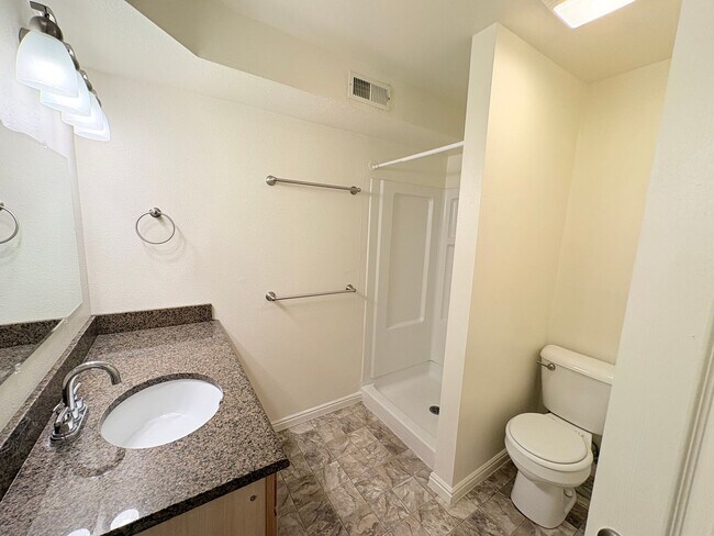 Building Photo - 334 W Mountain View Dr