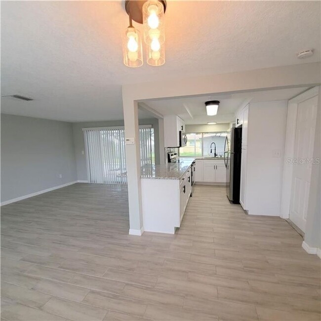 Building Photo - 2 bedroom, 2 bathroom home with a 1 car ga...