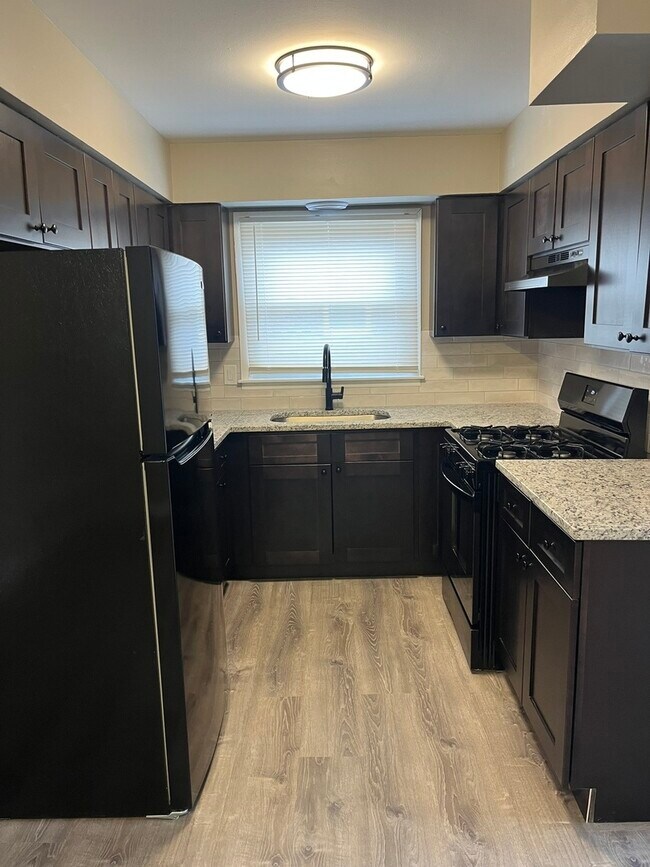 Building Photo - 7041 99th St