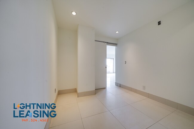 Building Photo - 3949-3945 Los Feliz Blvd