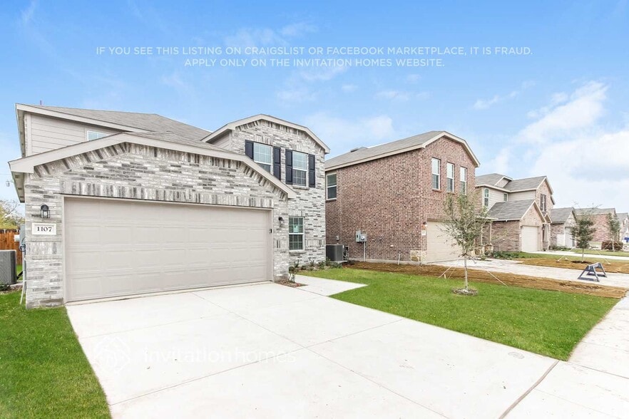 Primary Photo - 1107 Clear Dusk Ln