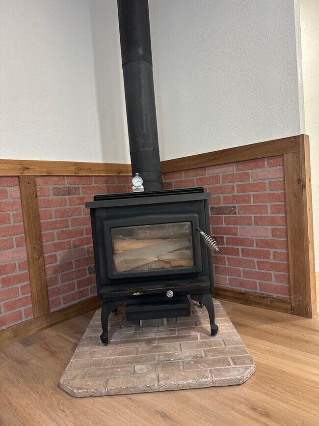 Building Photo - Completely Remodeled Home on 1 Acre in DRW