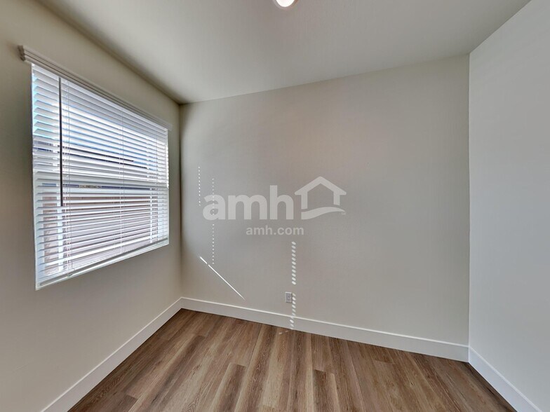 Building Photo - 521 Sacred Lotus Pl