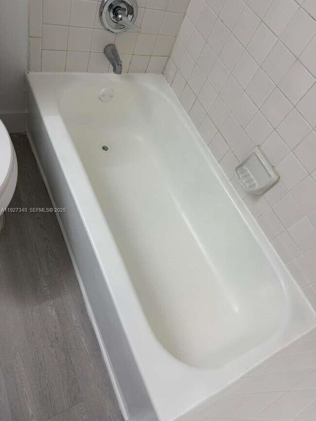 Building Photo - 10020 Winding Lake Rd