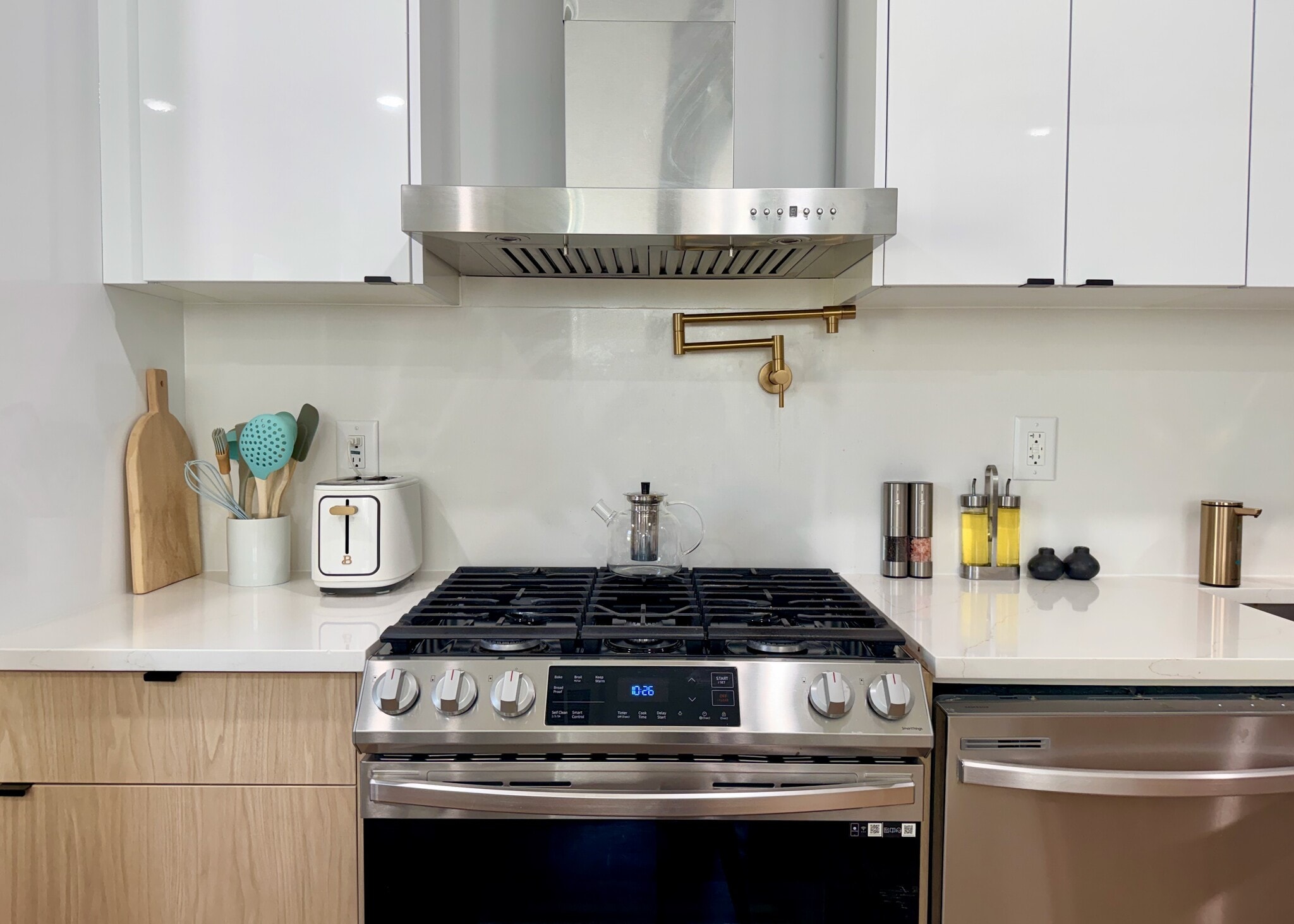 Quartz Countertops & Custom Cabinetry - 443 Bergen Ave