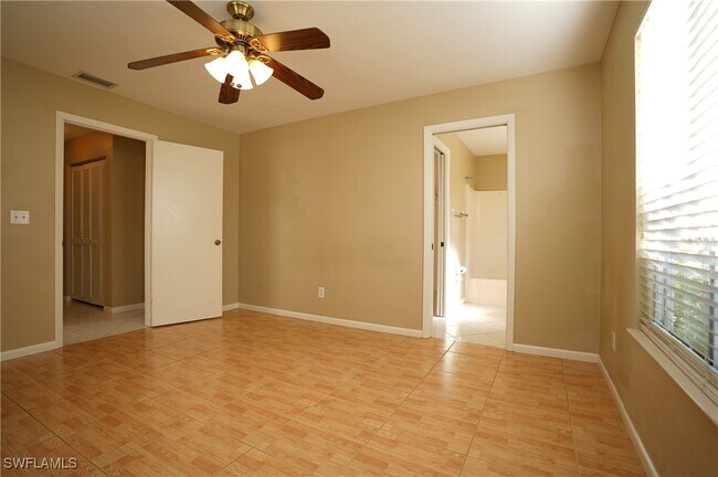 Building Photo - 165 Crown Dr