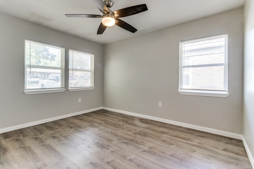 Bedroom 3 - 1516 Valley View St