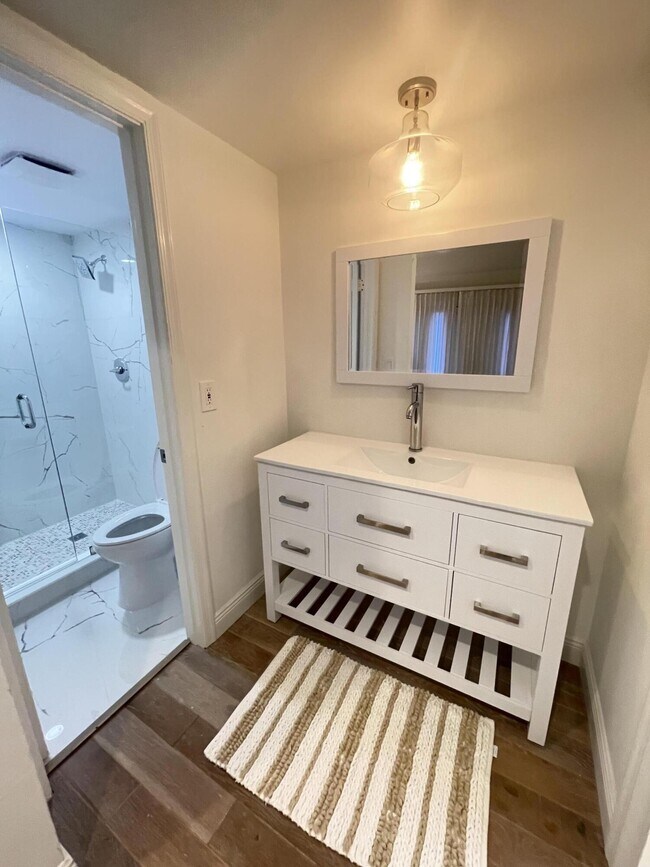 Building Photo - 11397 Pond View Dr