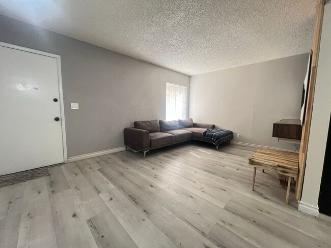 Building Photo - 1 bedroom, 1 bathroom, Condo located in Northwest