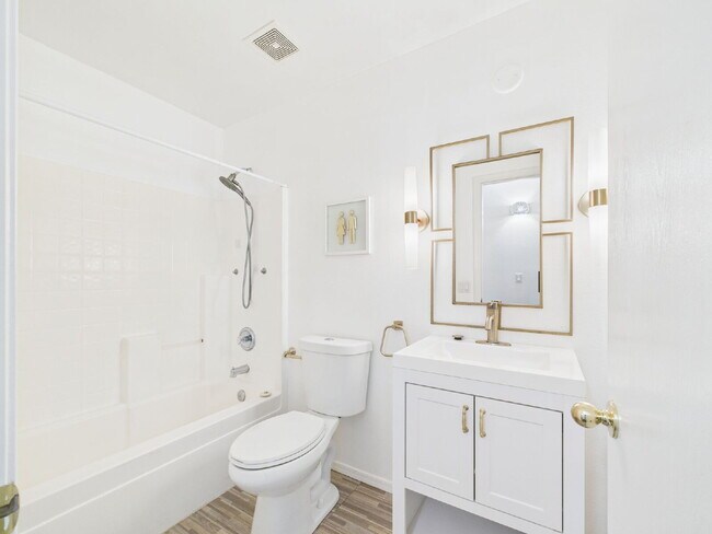 Building Photo - Charming Butler Place Home with a Swimming Pool