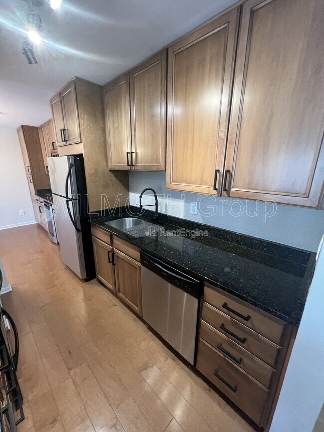 Building Photo - 3965 N Meridian St