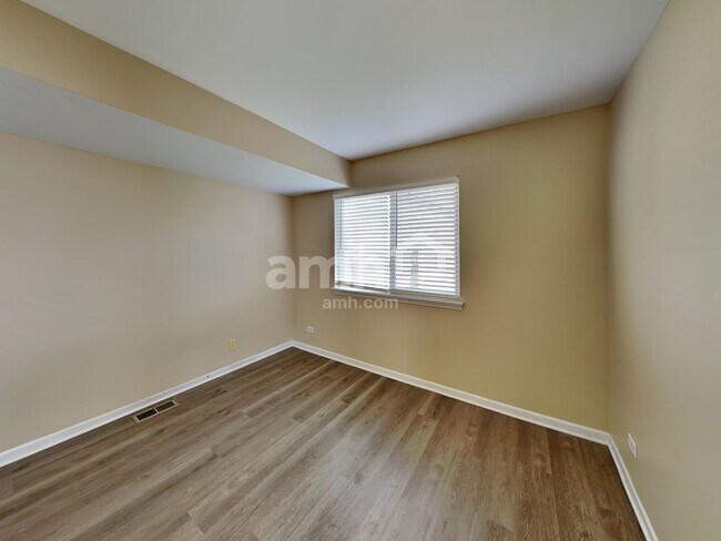 Building Photo - 388 Pheasant Chase Dr