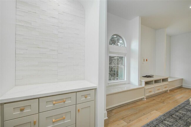 Building Photo - 5002 Eigel St