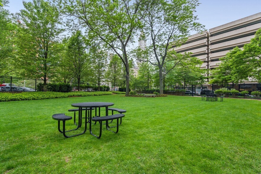 Building Photo - 65 E India Row