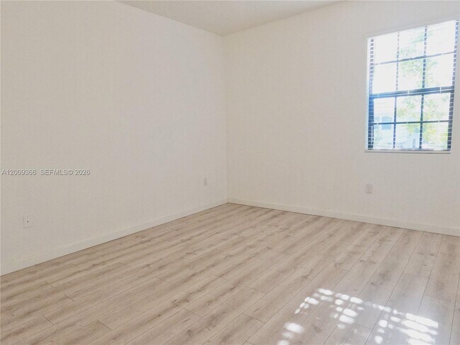 Building Photo - 1167 SW 7th Ct