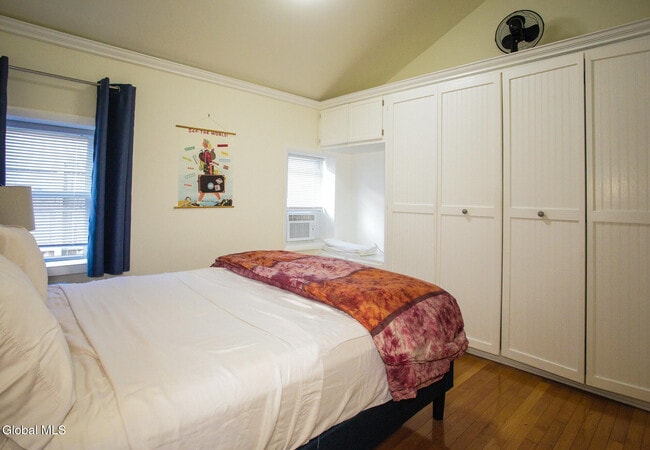 Building Photo - 10 Newark St