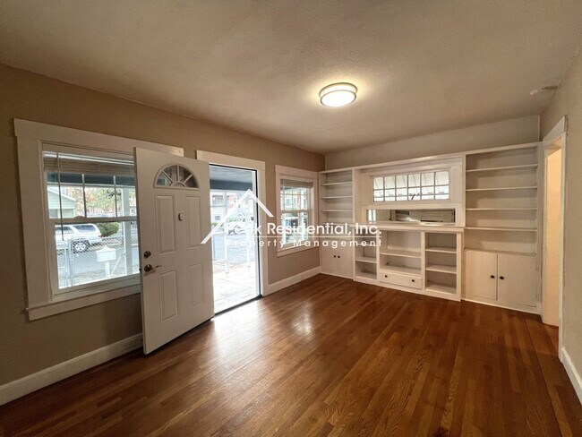 Building Photo - 2974 32nd St