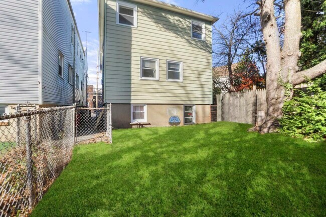 Building Photo - 576 Ave E