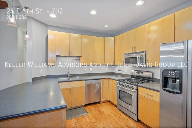 Building Photo - 26 E 6th St