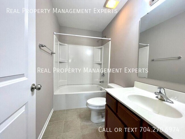 Building Photo - 2309 Marthas Ridge Dr