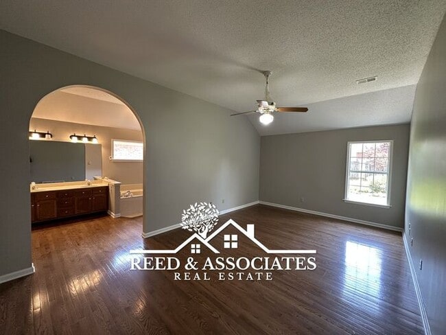 Building Photo - Nice 3 Bedroom in Collierville!