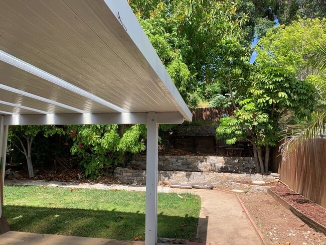 Building Photo - Beautifully Remodeled 3 Bedroom 2 Bath Hom...