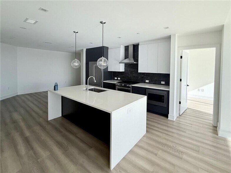 Building Photo - 788 West Marietta St NW